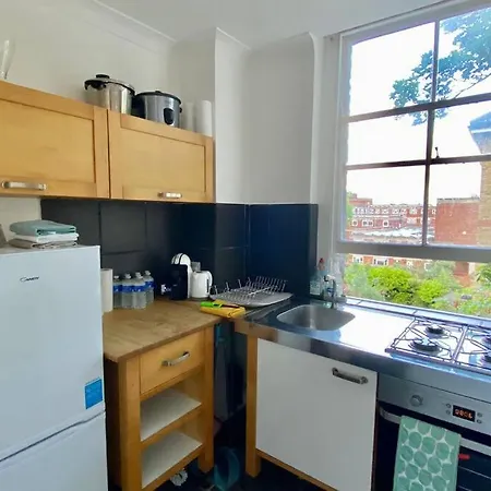2 Bedroom Flat In Camberwell Green - Central Location With Excellent Connections To Tourist Attractions And Main London Airports